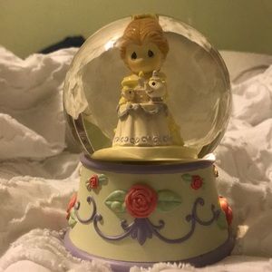 Italian princess Belle singing snow globe